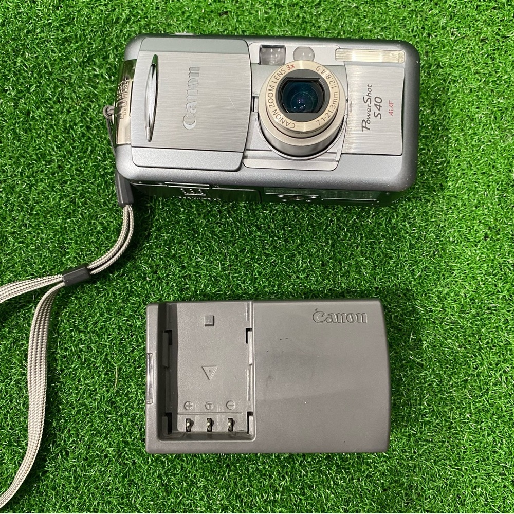Canon PowerShot S40 4MP Digital Camera w/ 3x Optical Zoom,